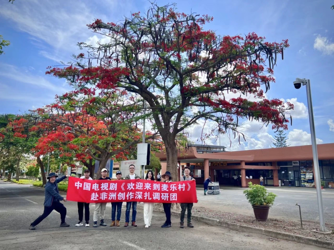 【报道】《欢迎来到麦乐村》主演靳东在“一带一路”专题论坛谈影片拍摄过程及意义3.png